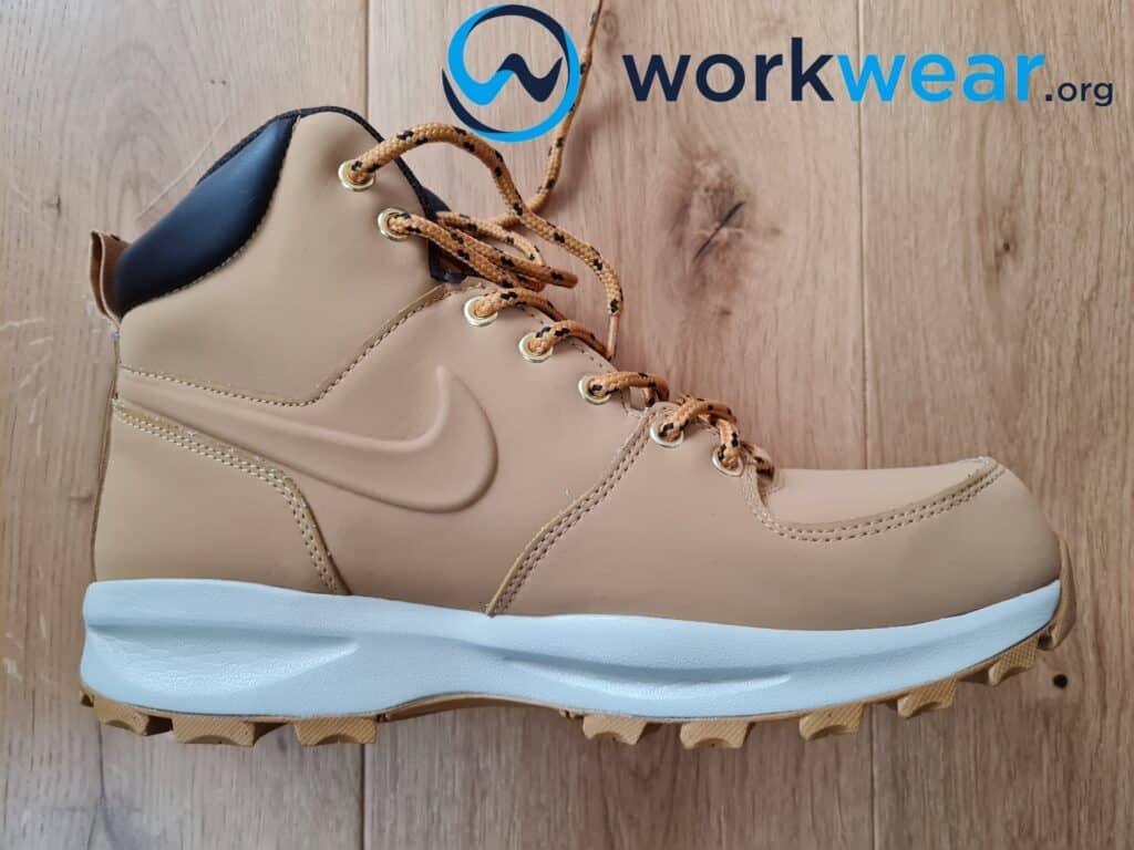 nike manoa leather on feet